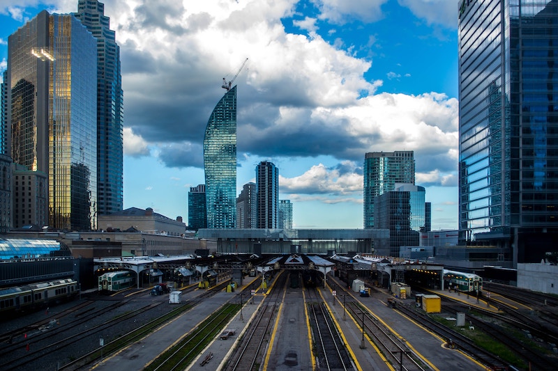 Amazon has announced it will gradually introduce 600 new tech jobs to Toronto – which was Canada's only HQ2 finalist. Photo by Tony Yeong via Unsplash.