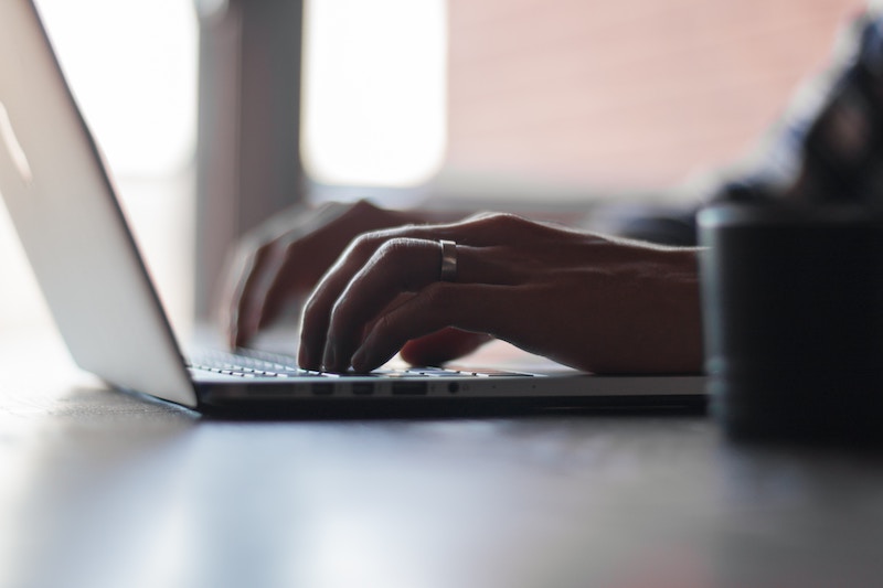 With mortgage applications moving online, prospective buyers still want the assurance of a human touch. Photo by Thomas Lefebvre via Unsplash.