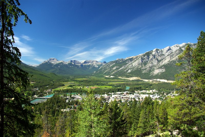 A new study calls for mass transit between Banff and Calgary. Photo by Jiří Eischmann via Wikimedia Commons.