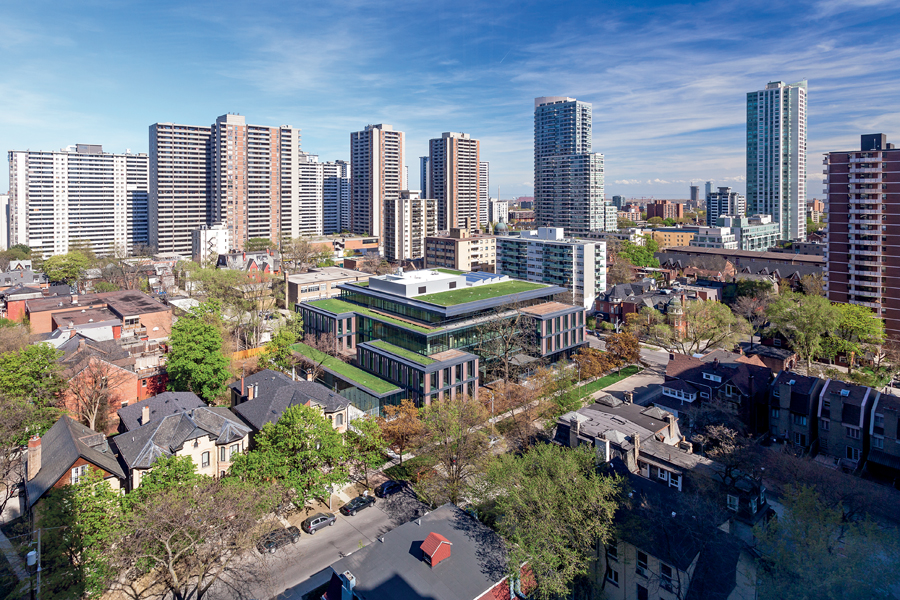 The ETFO headquarters occupies a corner site in Toronto's St. James Town, near bustling Bloor Street and adjacent to a mix of Victorian homes, eight-storey apartment buildings and residential towers. KPMB Architects broke down the mass both horizontally and vertically, while integrating high-quality faade and landscaping materials to make a positive impact on the neighbourhood. Jesse Colin Jackson