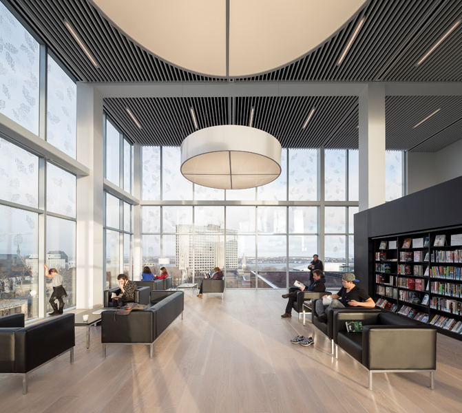 The fifth floor offers a relaxed reading environment with stunning views of the surrounding city and harbour.