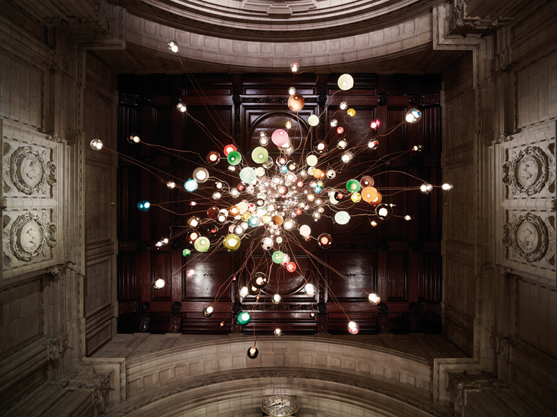 omer arbel's clustered pendant lights at london's V&A museum
