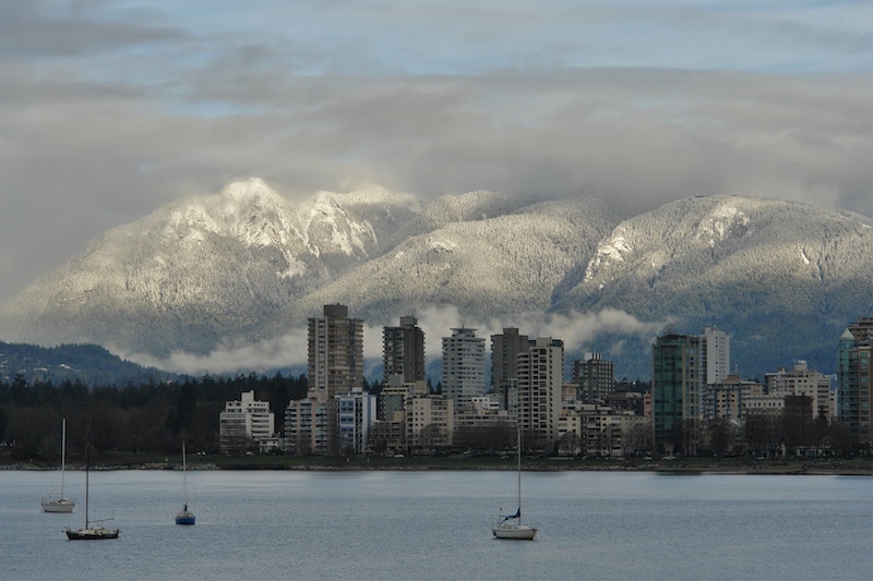 West Vancouver - a popular destination for short term rentals. Photo by Deb Rousseau vis Unsplash.