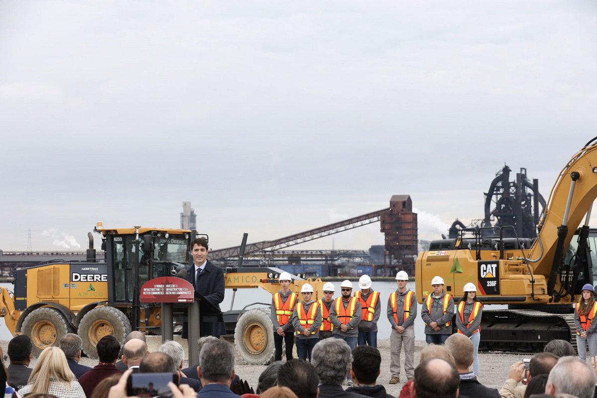 Prime Minister Justin Trudeau announces the start of construction for the new Gordie Howe International Bridge. (Photo by Canadian PM / Twitter).