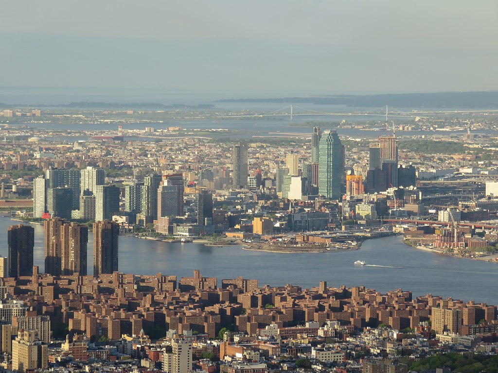 Long Island City seen from Manhattan. Photo by Antony-22 via Wikimedia Commons.