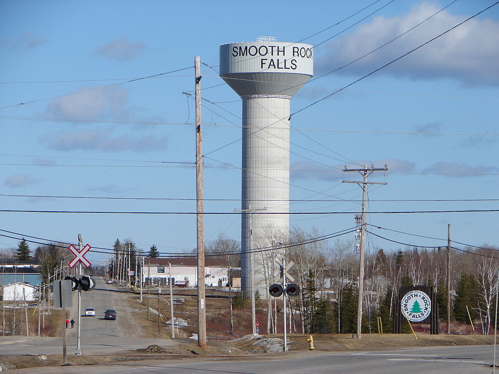 The town of Smooth Rock Falls is growing, perhaps thanks to a marketing campaign. Photo by P199 via Wikimedia Commons.
