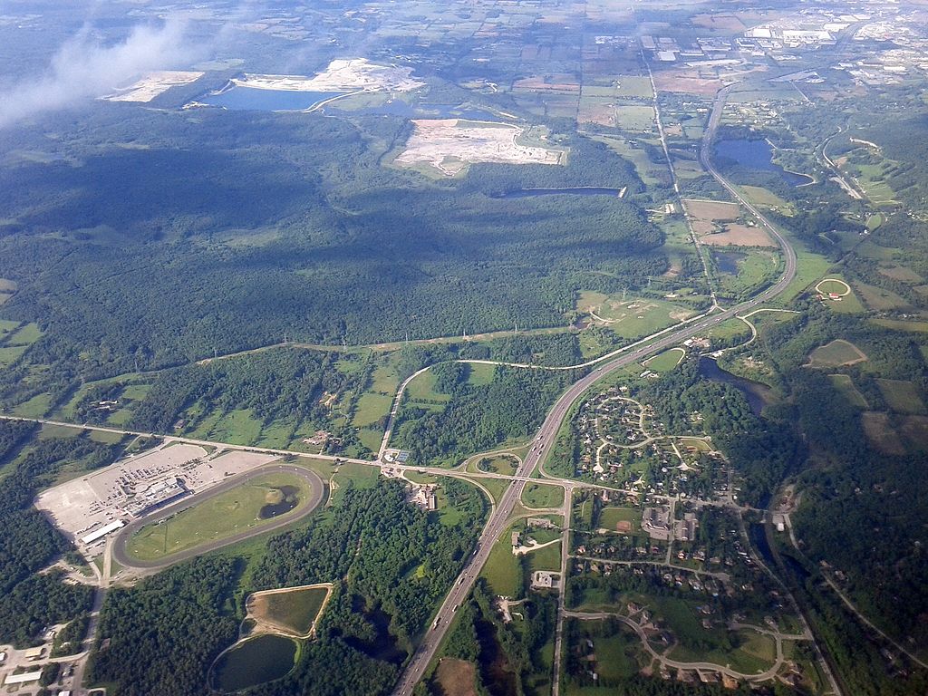 The Ontario government has updated the Golden Horseshoe growth plan – arguably paving the way for more urban sprawl. Photo by Haljackey via Wikimedia Commons.