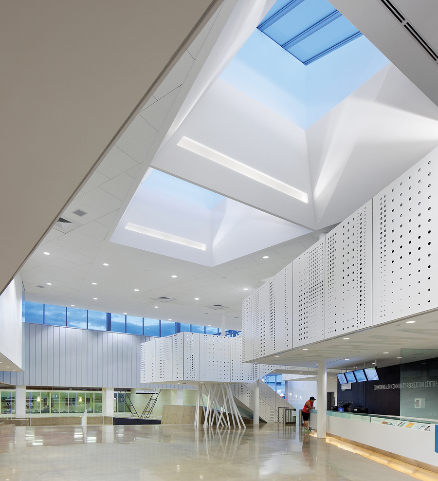Commonwealth Community
Recreation Centre. Photo: Tom Arban. | Centre récréatif communautaire Commonwealth. Photo: Tom Arban.