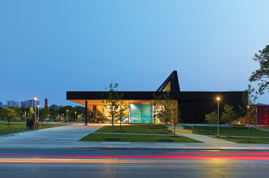 Designed as a one-storey pavilion, the aquatic centre greets visitors with a verandah-like canopy and glimpses of the pools inside.