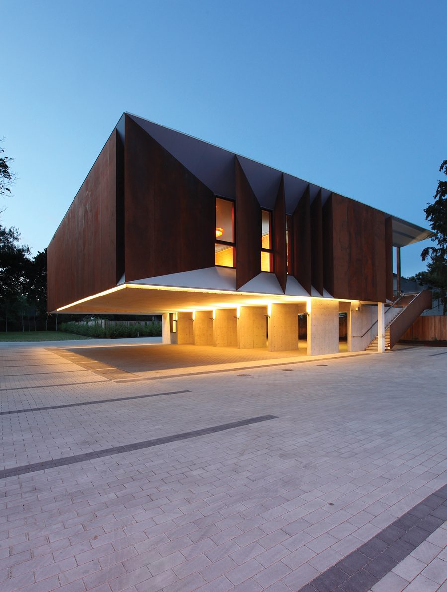 The temple’s daring cantilever recalls the measured balance of a tai chi pose.