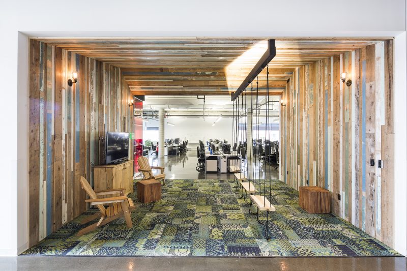 An ambitious relocation project gave Ubisoft Québec the chance to significantly improve its work environments in order to offer their employees “the best video game creation studio in Canada.” To this end, Québec City-based Coarchitecture used a “backyard playground” concept as its core architectural signature