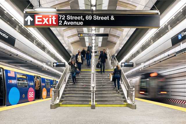 The 2nd Avenue Subway in New York features a wayfinding strategy by CVEDesign. Photo via Entro Communications.