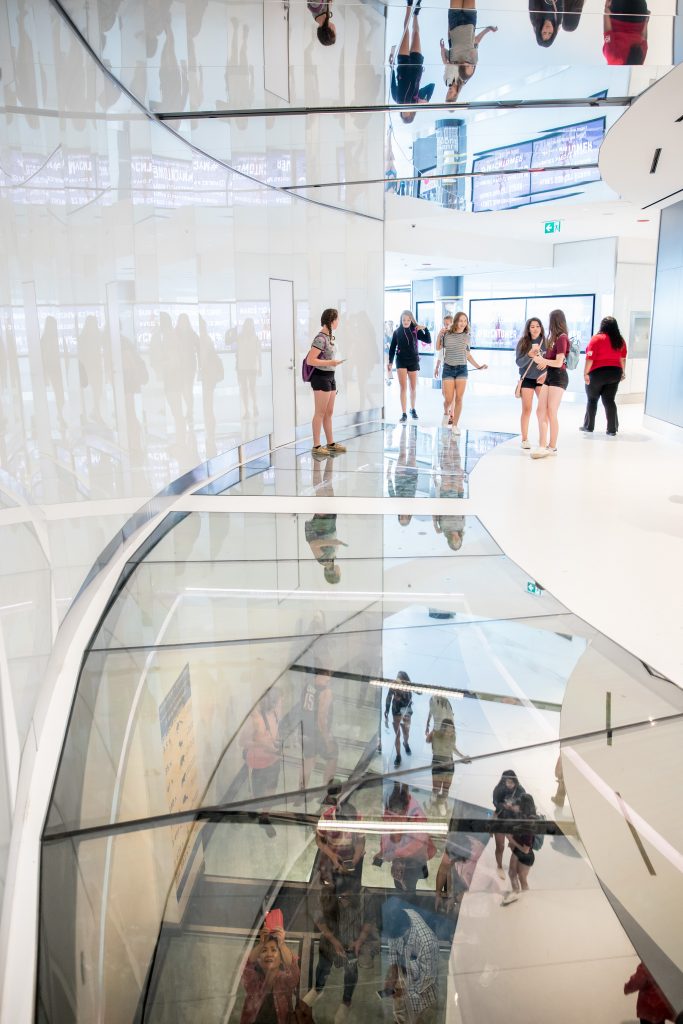 Cn Tower Toronto Canada Glass Floor