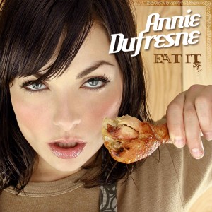 Eat It d'Annie Dufresne (On voit Annie avec une cuisse de poulet)