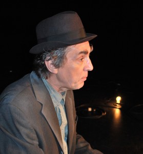 Roch Aubert dans Premier Amour mis en scène par Jean-Marie Papapietro © Théâtre de Fortune