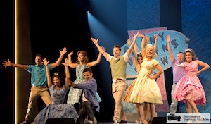 La troupe de HAIRSPRAY