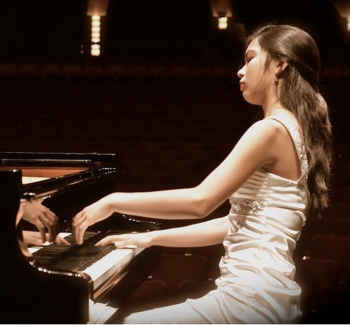 Anita Pari, piano et violoncelle
