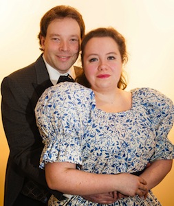 Coralie Heiler (Cosette) et Robert Falby (Marius) Coralie Heiler (Cosette) et Robert Falby (Marius)