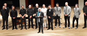 Plus de trente musiciens réunis pour rendre hommage au compositeur, guitariste et pédagogue Claude Gagnon © photo: Stéphane Ledien