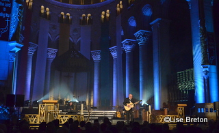 Patrick Normand dans le décor enchanteur de la Basilique Sainte-Anne-de-Beaupré