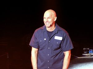 Marcel au garage et son beau sourire