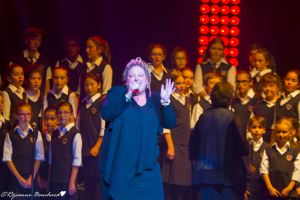 Stéphanie St-Jean et la Maîtrise des petits chanteurs de Québec