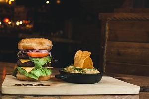 Krispy Kreme Burger et Mac N Cheese