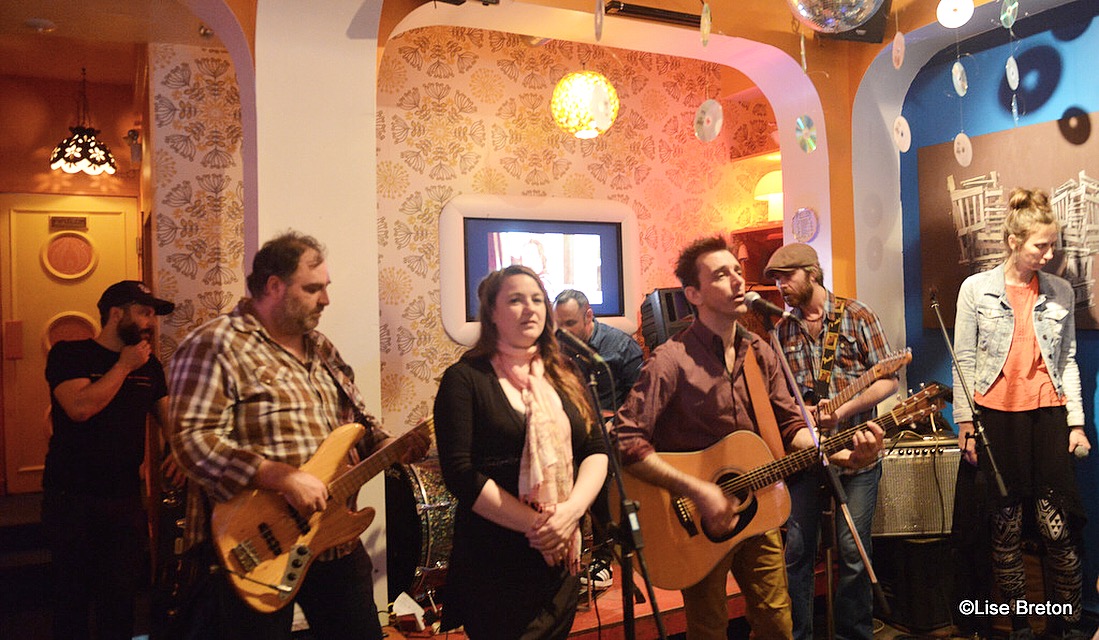 Tout le Band Tire le coyote,Martin Landry, Marianne Legendre,Steve Hamel,Sergio Ouellet,Shampouinget Sonia Brochet Photo Lise Breton