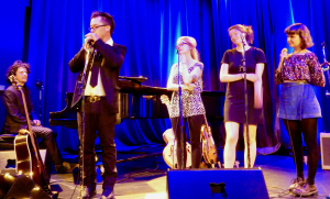 Philippe Bourque au piano, Keith Kouna, Rose Mary Mc-Comeau, Lou-Adrianne Cassidy, Marianne Poirier