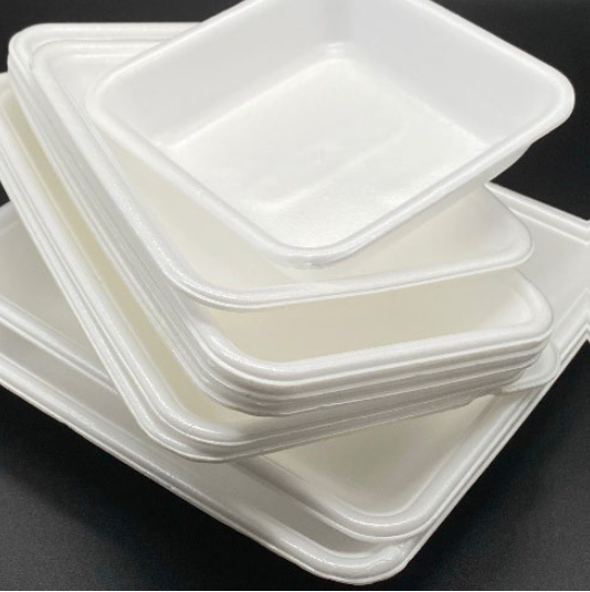 Les barquettes alimentaires sont acceptées dans le bac bleu. (Photo gracieuseté - MRC L'Assomption)