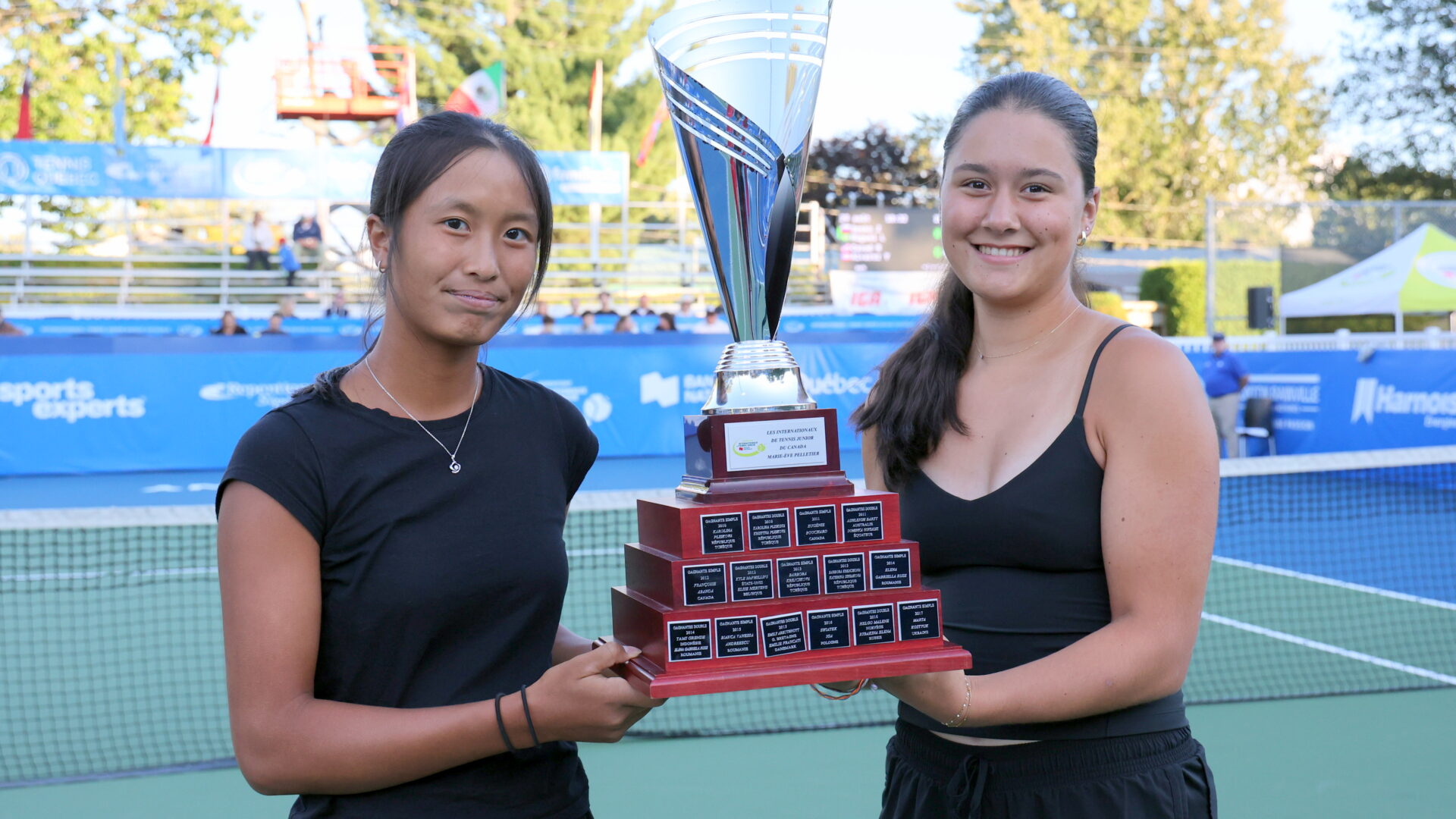 Le duo d’Américaines Carrie-Anne Hoo et Kayo Moe de remporter le titre. Crédit photo gracieuseté Yves Guertin photographe