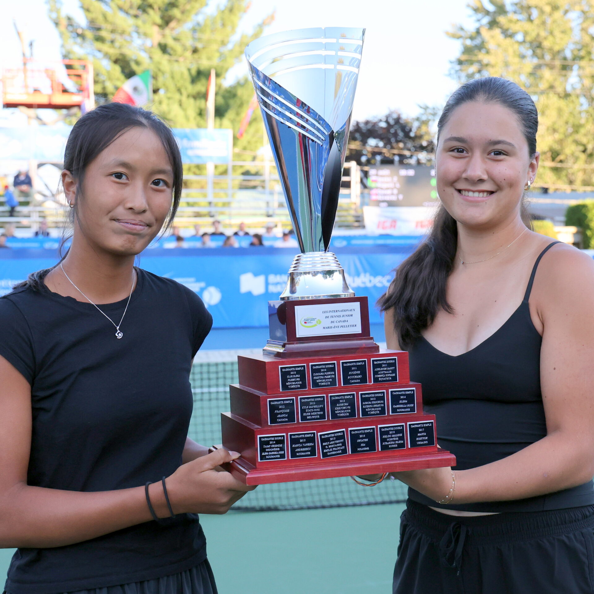 Le duo d’Américaines Carrie-Anne Hoo et Kayo Moe de remporter le titre. Crédit photo gracieuseté Yves Guertin photographe