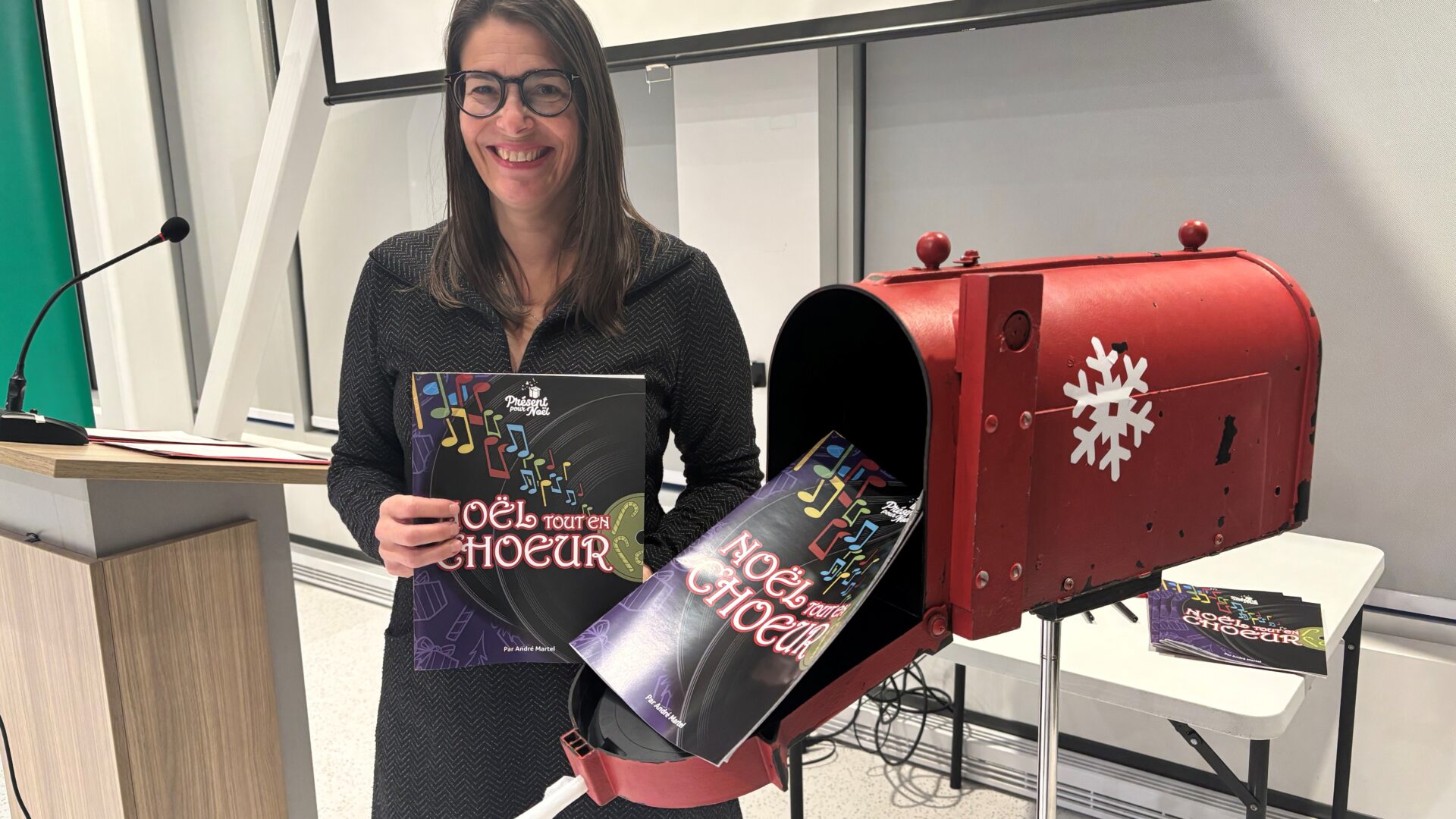 Pour Caroline Mireault, présidente de Présent pour Noël, la musique se joue surtout en harmonie avec la communauté. Photo Médialo Pierre Chartier.