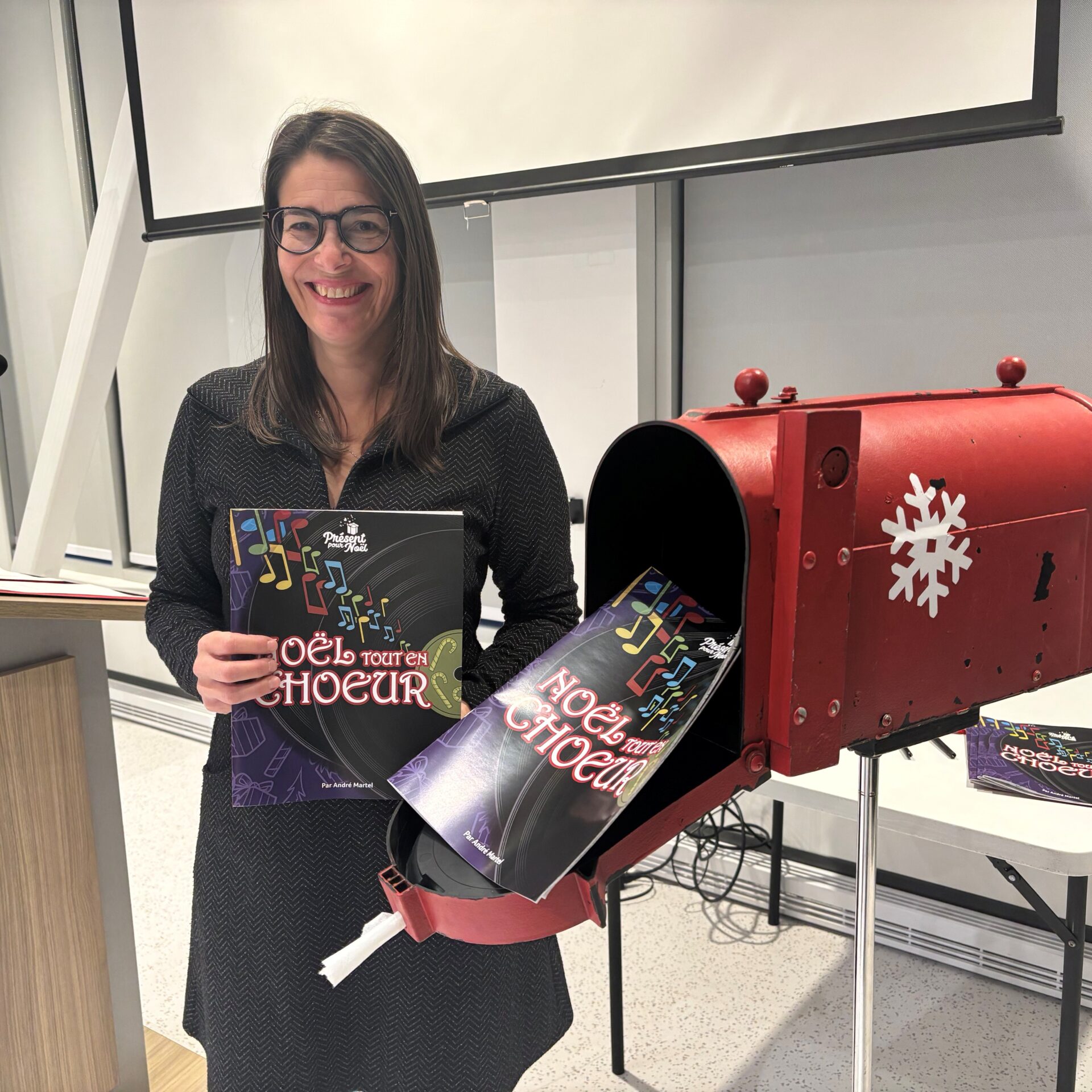 Pour Caroline Mireault, présidente de Présent pour Noël, la musique se joue surtout en harmonie avec la communauté. Photo Médialo Pierre Chartier.