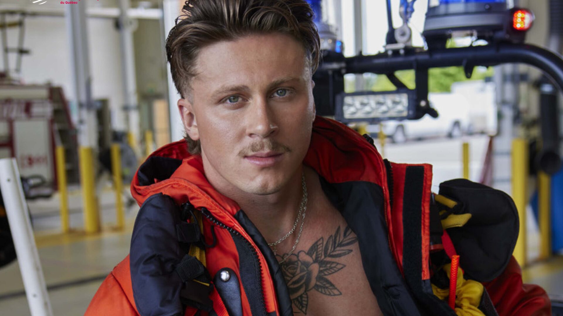 Alex Carbonneau illustre fièrement le mois de novembre 2026.  (Photo gracieuseté)