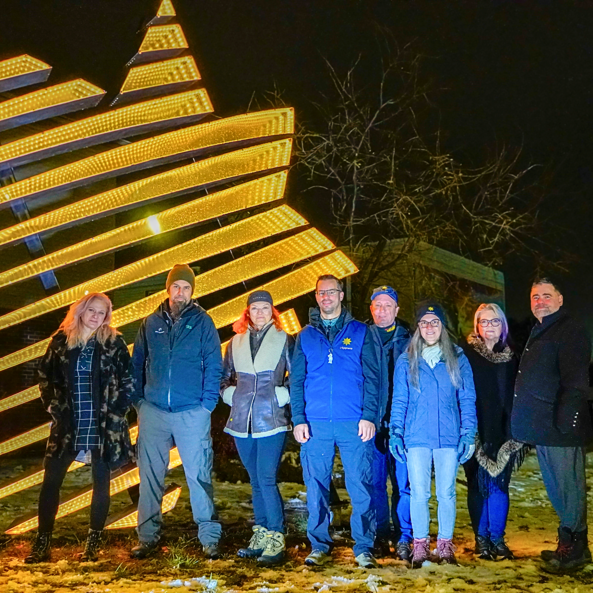 Marjorie Legrand (Directrice ajointe aux loisirs et à la culture), Jonathan Bouchard (Artiste), Manon Leblanc (Conseillère), Steve Plante (Maire), Stéphane Amireault (conseiller), Dona Bouchard (conseillère), Vicky Robichaud (conseillère), Gérard Legault (conseiller)(Photo gracieuseté - Ville de L'Épiphanie)