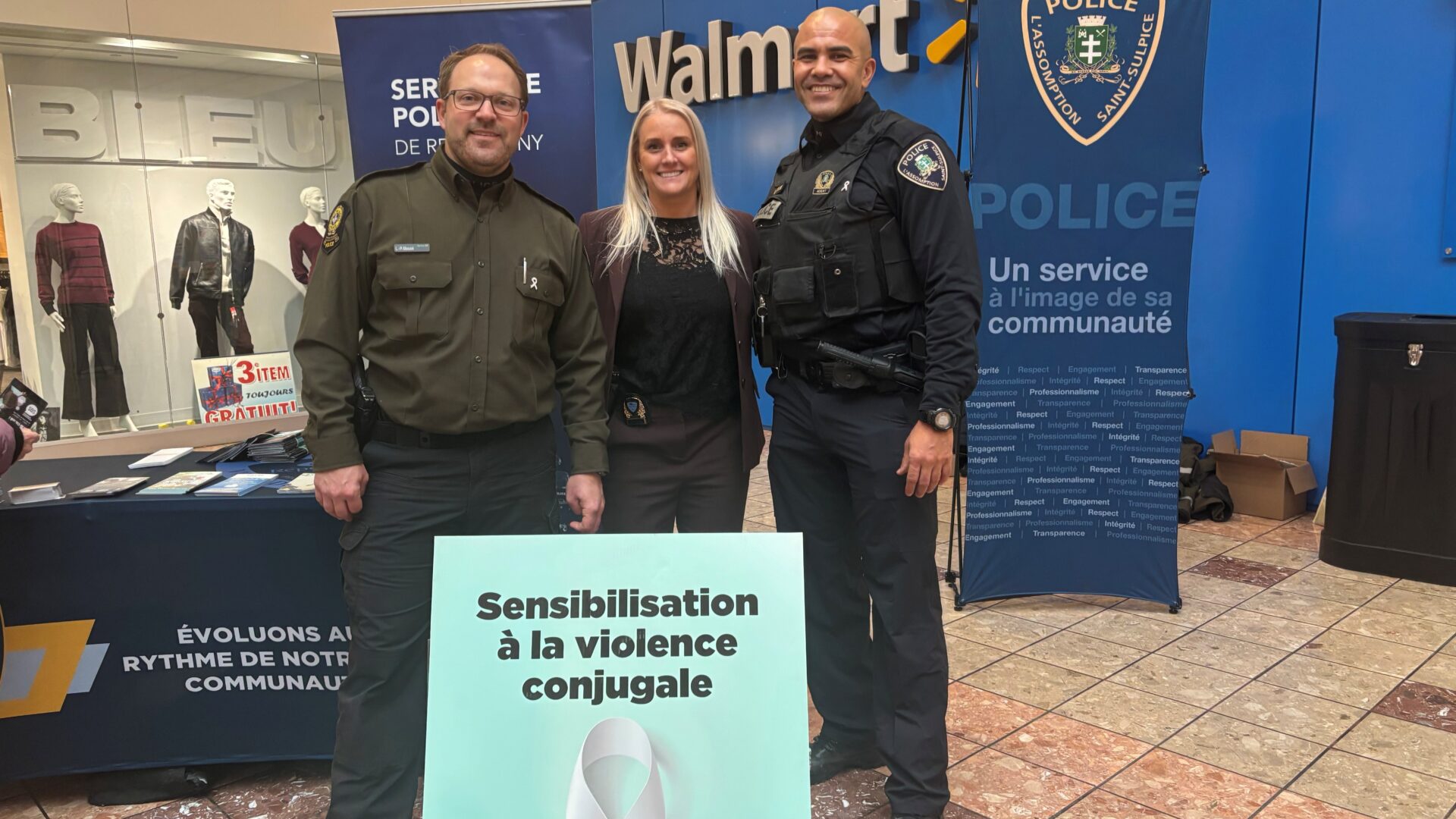 La Sûreté du Québec, le Service de police de la Ville de Repentigny et le Service de police de L'Assomption / Saint- Sulpice se sont unis le temps d'une Opération nationale concertée de sensibilisation à la violence conjugale. (Photo Médialo - Pierre Chartier)