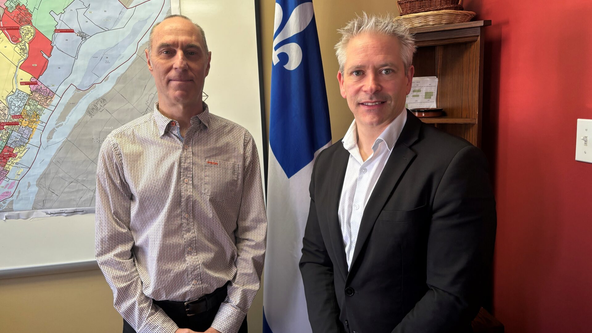 Joël Delisle et le député Patrick Bonin. Photo Médialo Pierre Chartier.