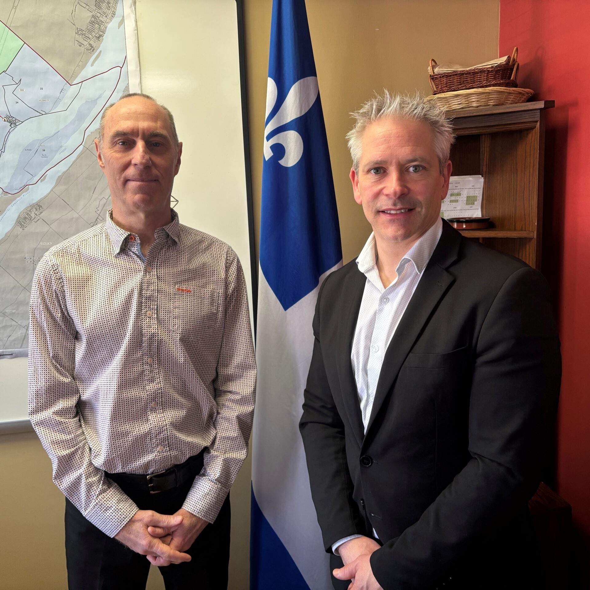 Joël Delisle et le député Patrick Bonin. Photo Médialo Pierre Chartier.