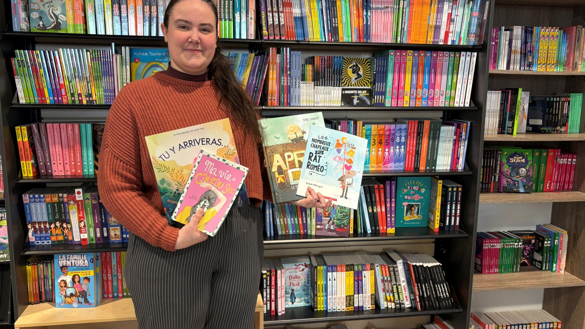 Camille Simard, gestionnaire à la librairie Raffin de Repentigny et passionnée de littérature jeunesse. (Photo Médialo - Marie-Christine Gaudreau)