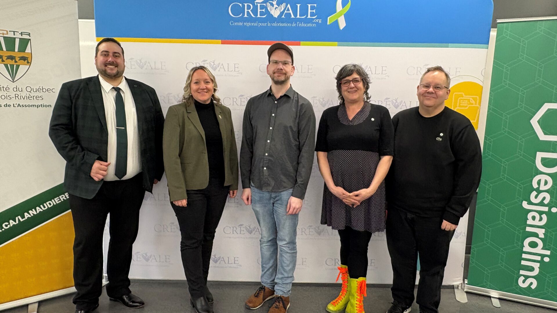 Au centre, le chercheur Carl Beaudoin a présenté les faits saillants de l’Enquête sur le travail et les jeunes dans Lanaudière. (Photo Médialo - Marie-Christine Gaudreau)