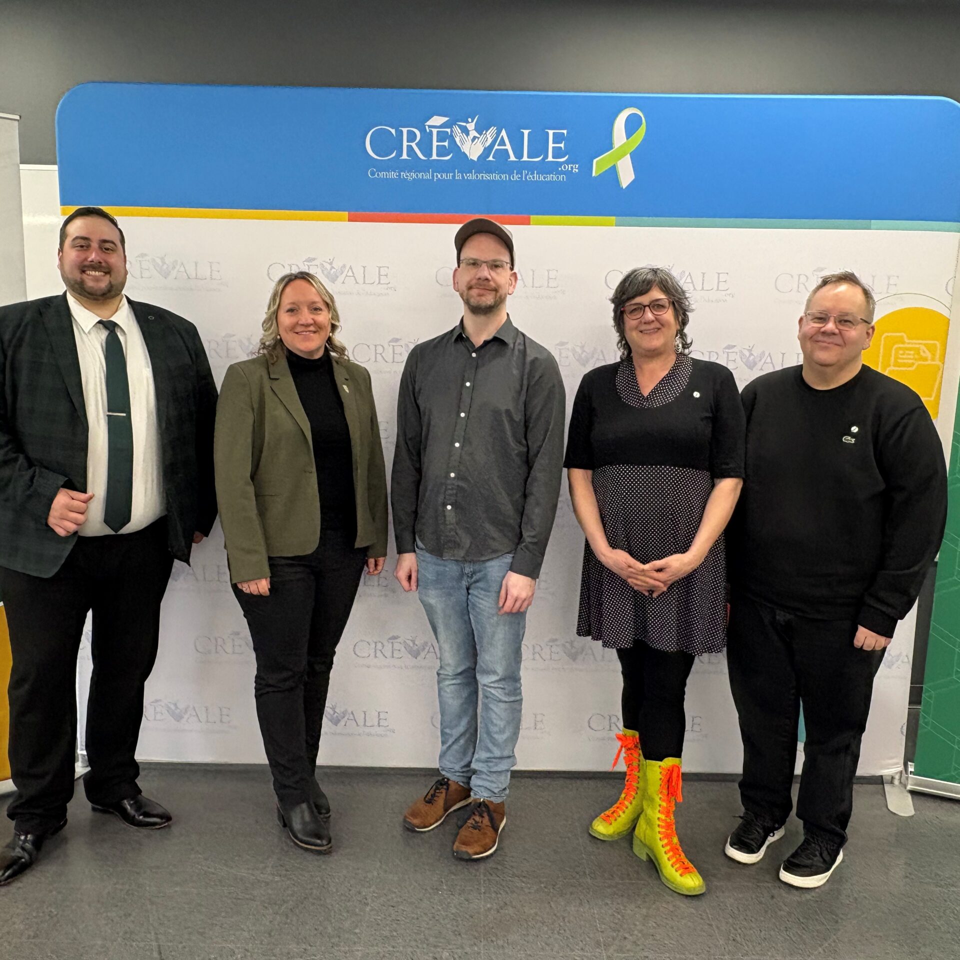 Au centre, le chercheur Carl Beaudoin a présenté les faits saillants de l’Enquête sur le travail et les jeunes dans Lanaudière. (Photo Médialo - Marie-Christine Gaudreau)