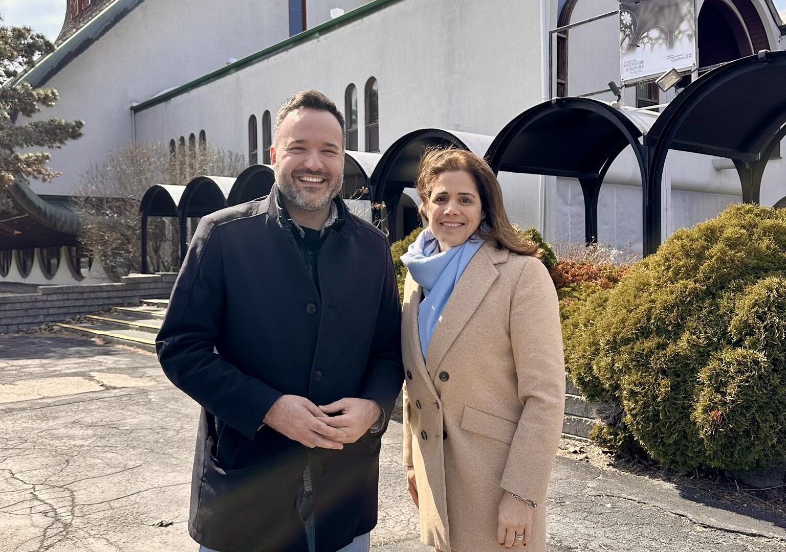 Le ministre de la Culture et des Communications, Mathieu Lacombe en compagnie de la députée de Repentigny, Pascale Déry. Photo gracieuseté