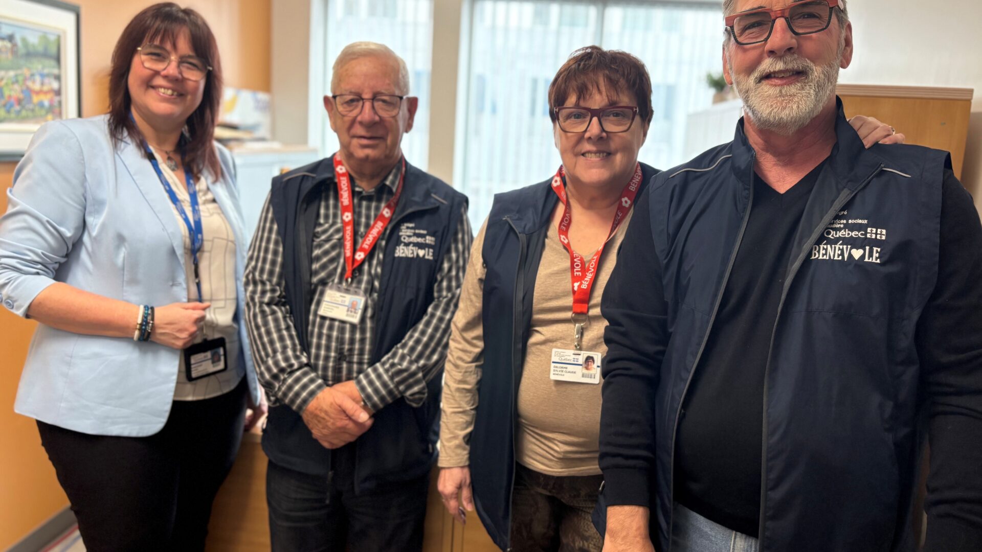Renée Rancourt, cheffe de service; Gabriel Chouinard, Sylvie Claude Delorme et Ronald Gauthier, bénévoles. (Photo Médialo - Marie-Christine Gaudreau)