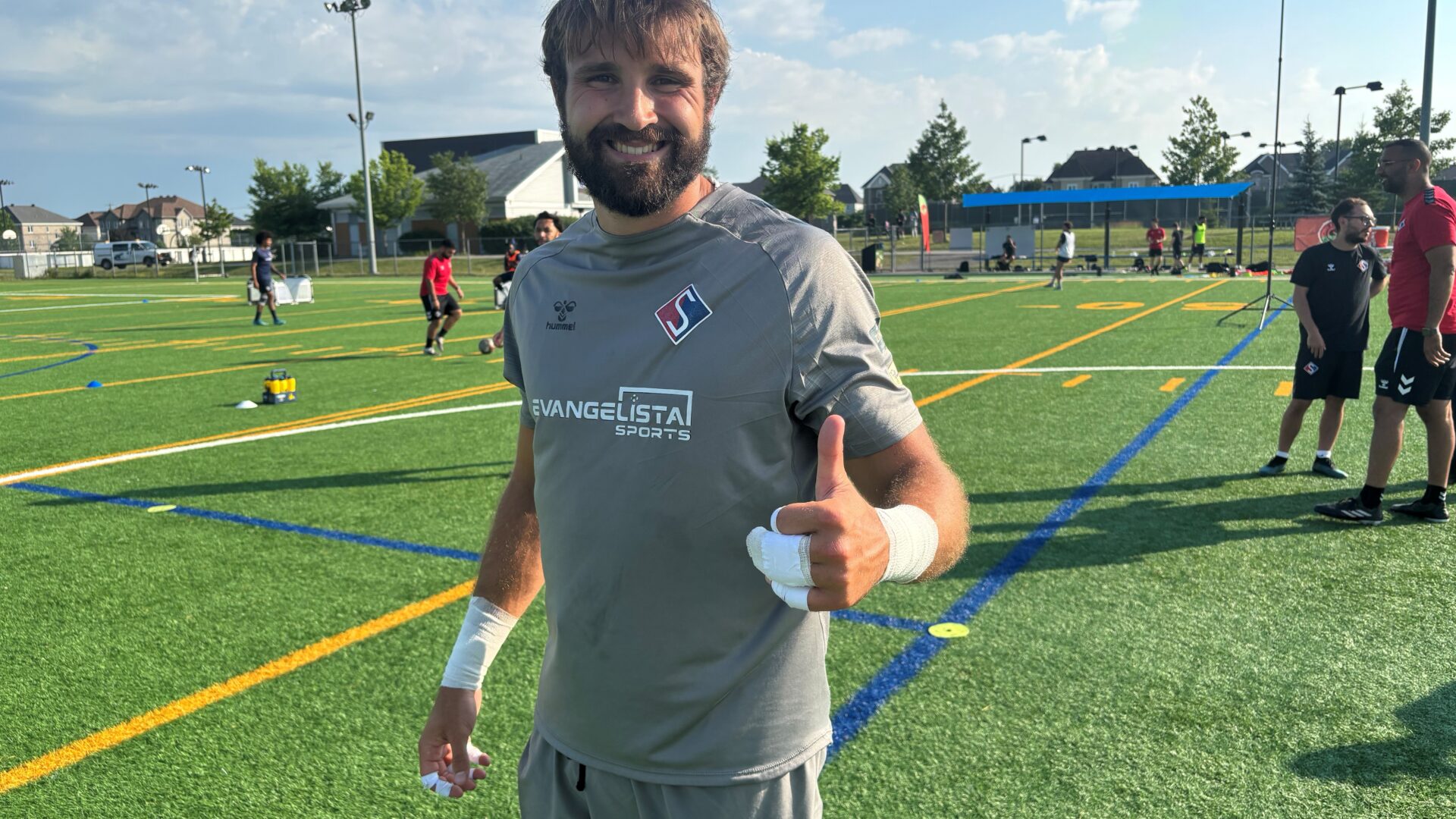 Les joueurs ont été généreux avec les enfants
Photo Médialo Pierre Chartier.

