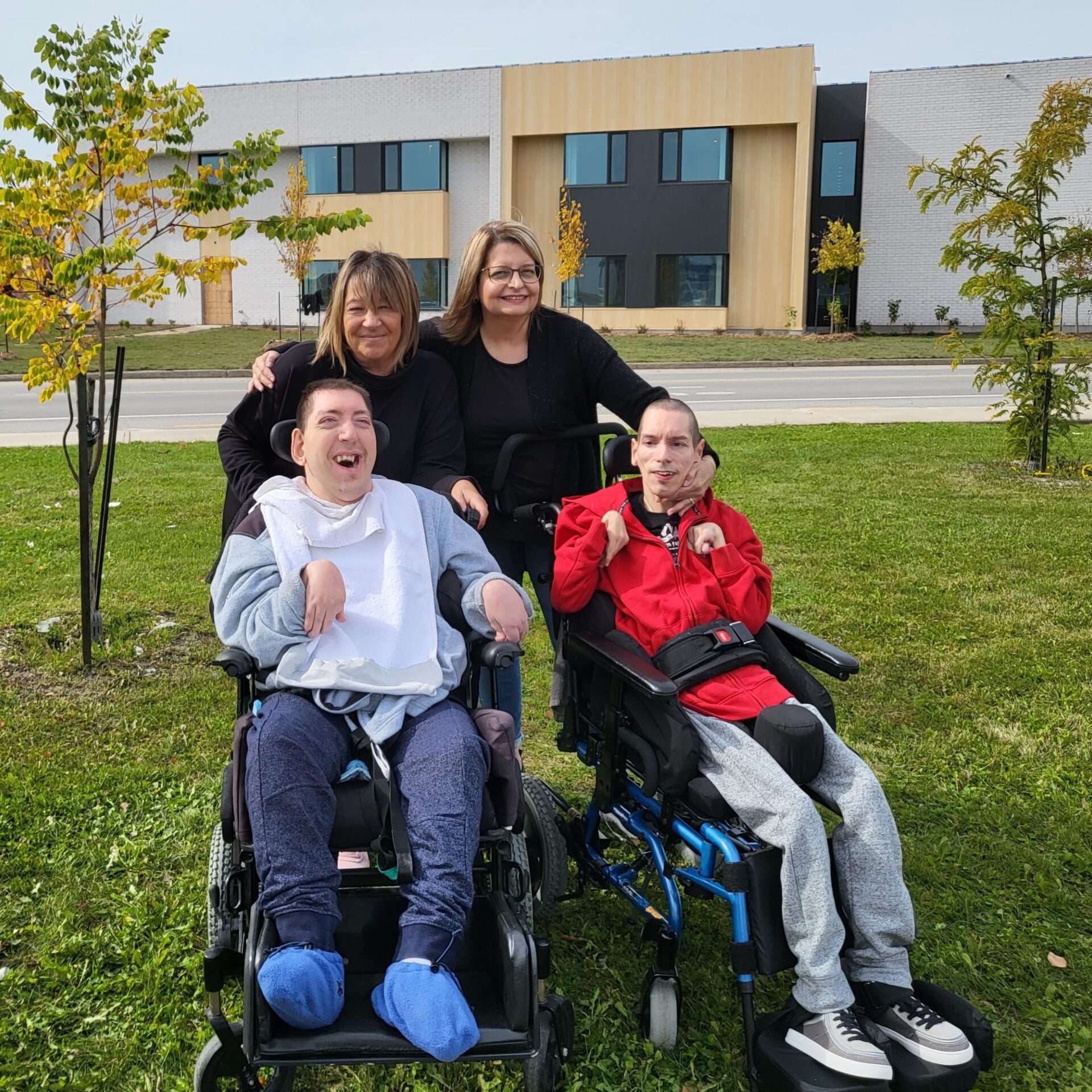 Maryse Gagnon et son fils Mathieu, Chantal Racette et son fils Keven. (Photo gracieuseté)