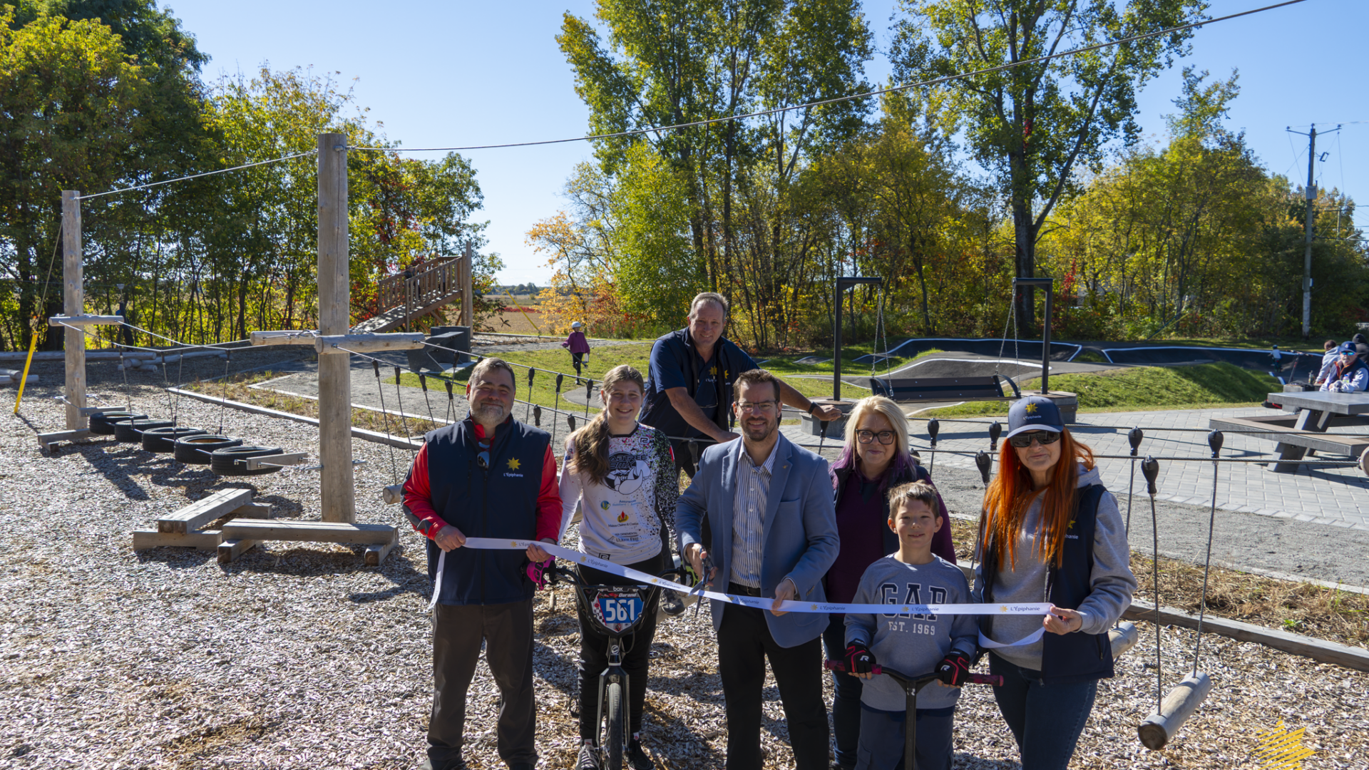 L’inauguration s’est déroulée en présence de la jeune athlète de BMX, Alice Durand. (Photo gracieuseté - Ville de L'Épiphanie)