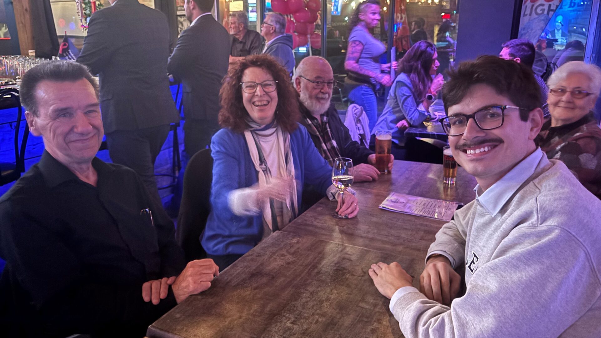 L’ancienne députée bloquiste de Repentigny, Monique Pauzé, est au rendez-vous pour célébrer avec les militants du PQ à la Ripaille.