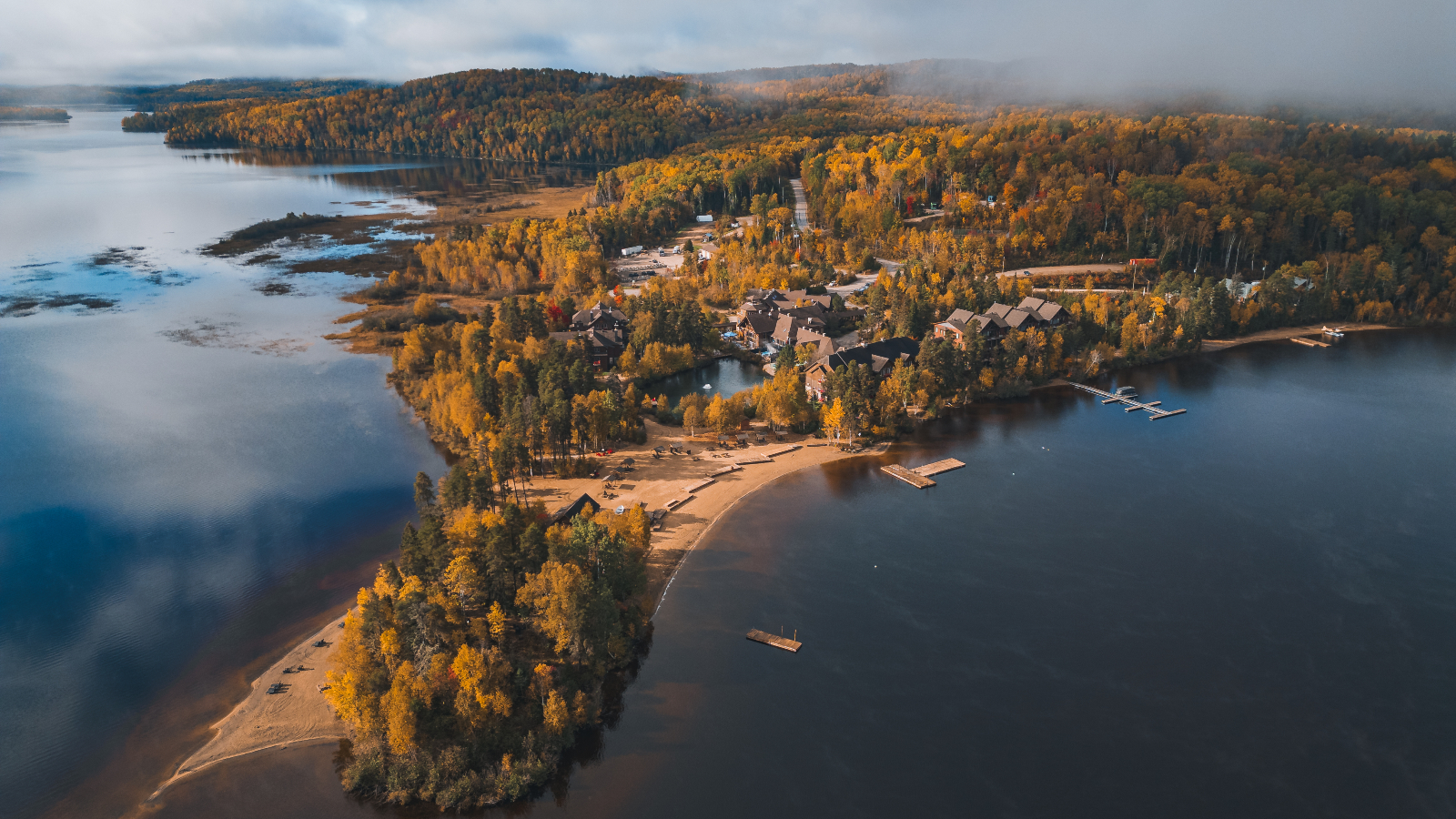 L’Auberge du Lac Taureau se distingue par son engagement en développement durable, récompensé par la certification Clé Verte avec trois clés et le titre d'Établissement hôtelier de l'année 2024 décerné par l'Association Hôtellerie du Québec. (Photo : Auberge du Lac Taureau)