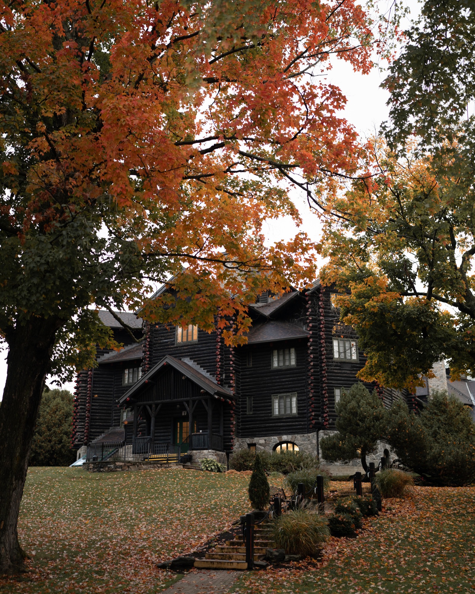 Fairmont le Château Montebello automne